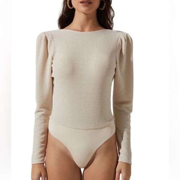 ASTR Low V Open Back Long Puff Sleeve Cream Bodysuit Size M - Picture 2 of 10